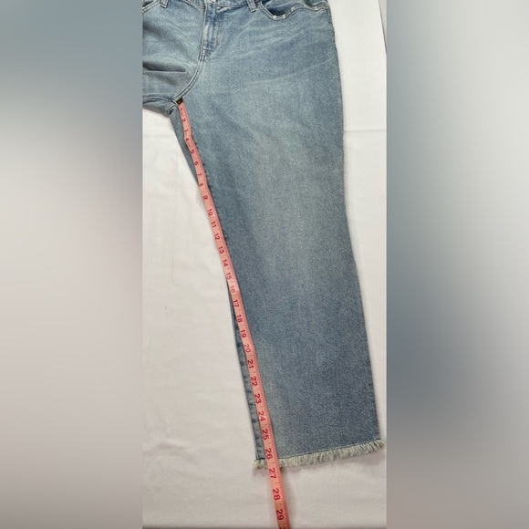NWT Torrid High Rise Straight Jeans Lightwash Blue Raw  Hem Size 18 - Picture 9 of 10